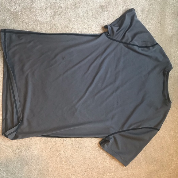 Reebok running shirt - Picture 3 of 3